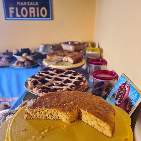 Due Passi Dal Centro Panzió Marsala Kültér fotó