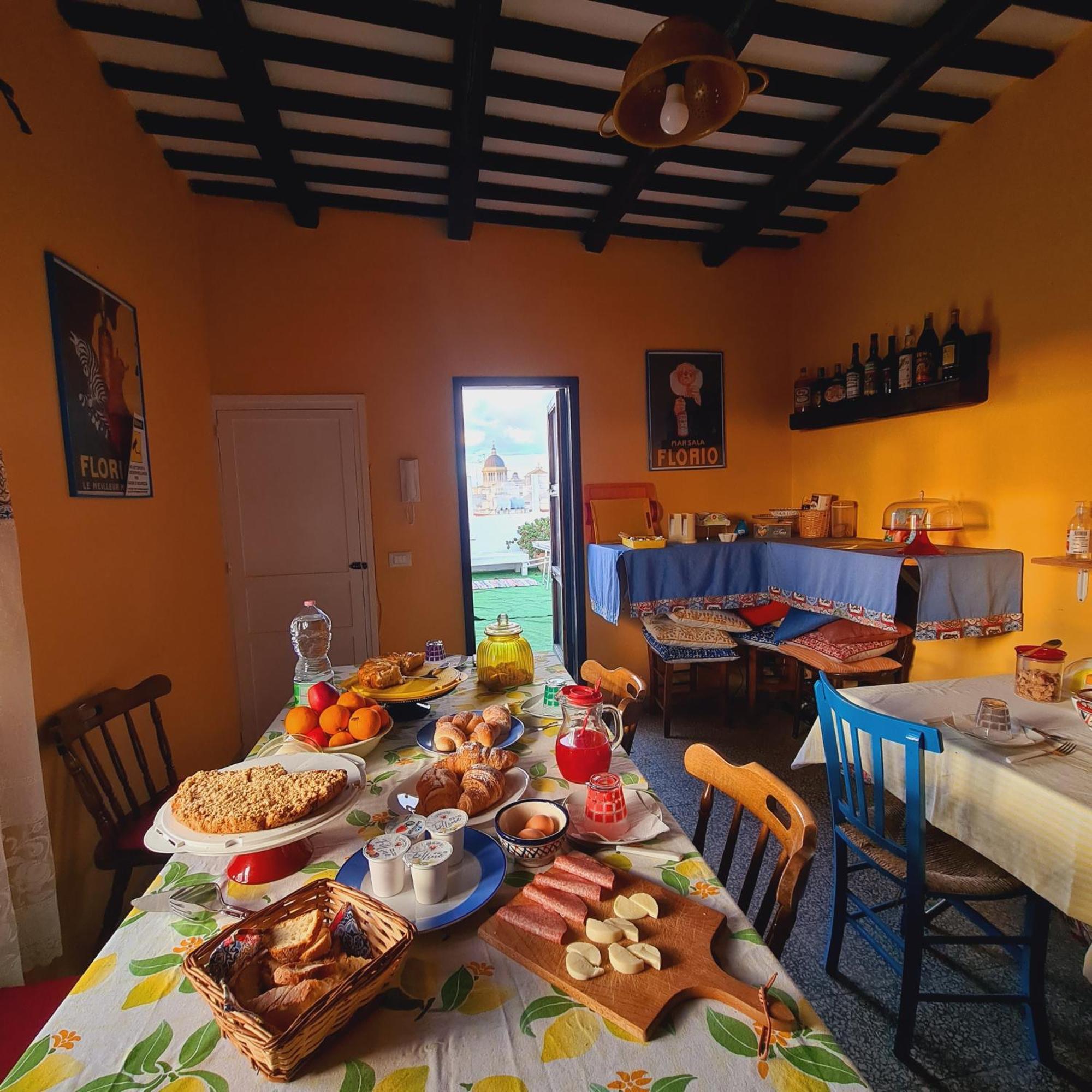 Due Passi Dal Centro Panzió Marsala Kültér fotó